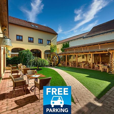 Hotel Selsky Dvur - Bohemian Village Courtyard Praga Exterior foto