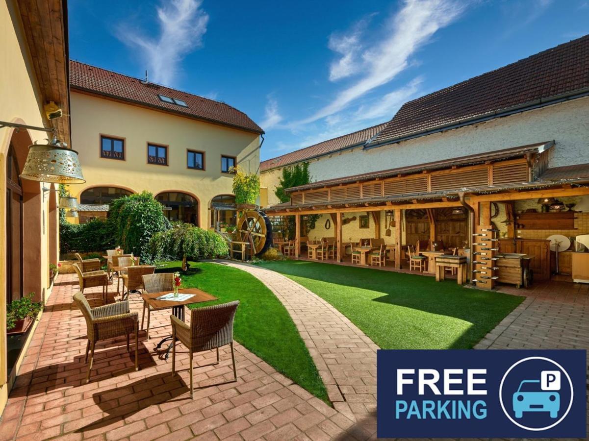 Hotel Selsky Dvur - Bohemian Village Courtyard Praga Exterior foto