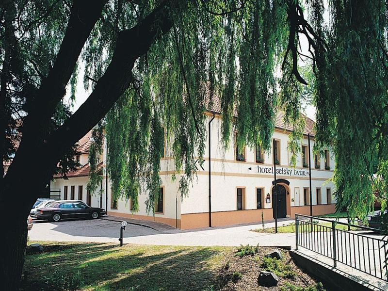 Hotel Selsky Dvur - Bohemian Village Courtyard Praga Exterior foto