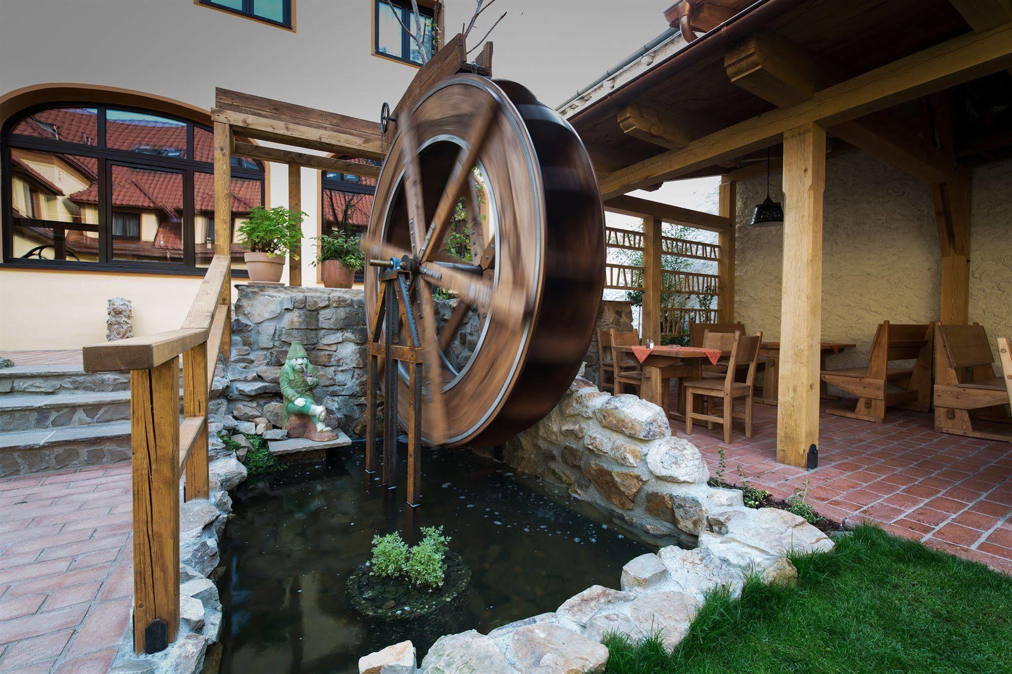 Hotel Selsky Dvur - Bohemian Village Courtyard Praga Exterior foto