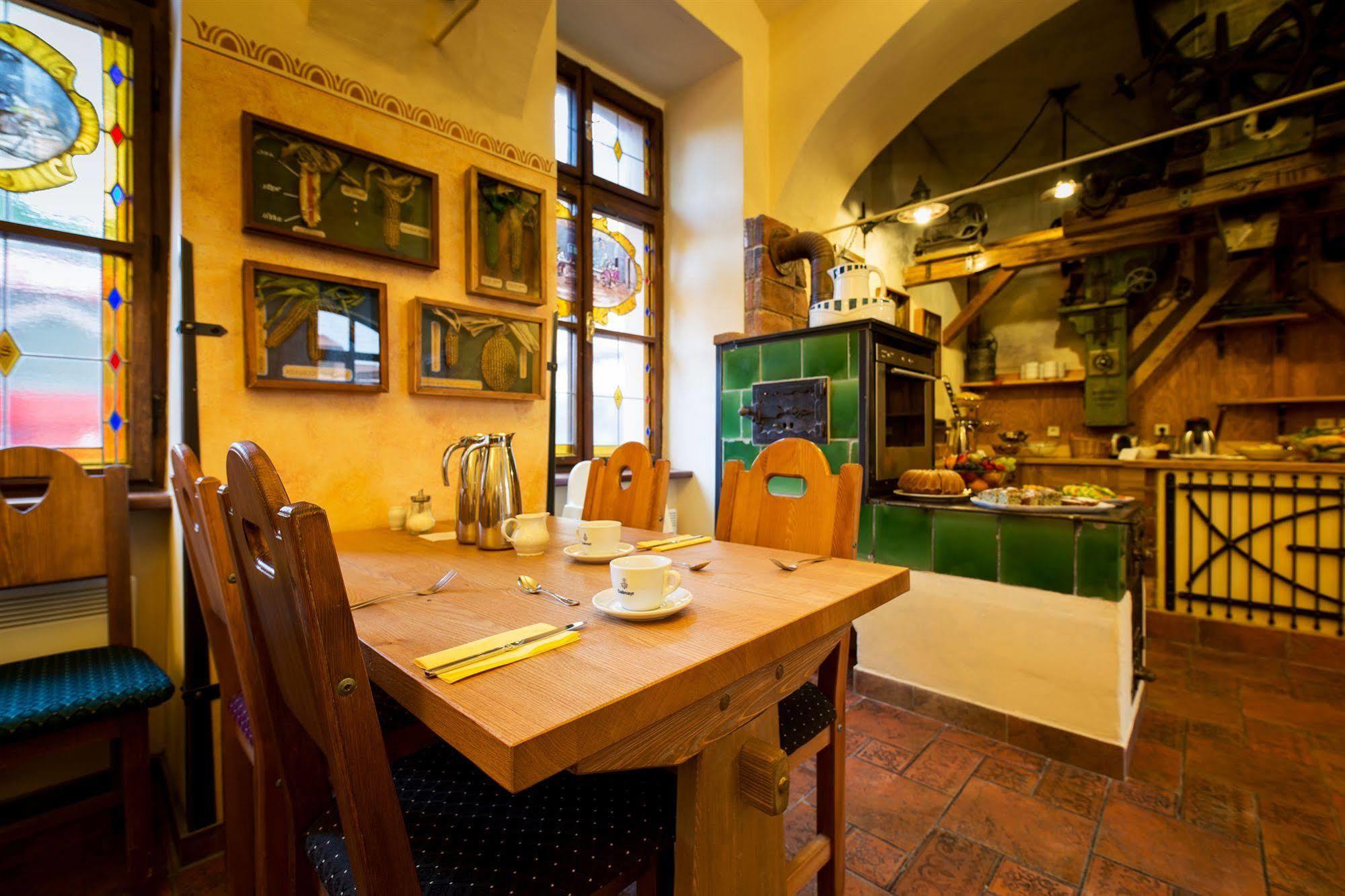 Hotel Selsky Dvur - Bohemian Village Courtyard Praga Restaurante foto