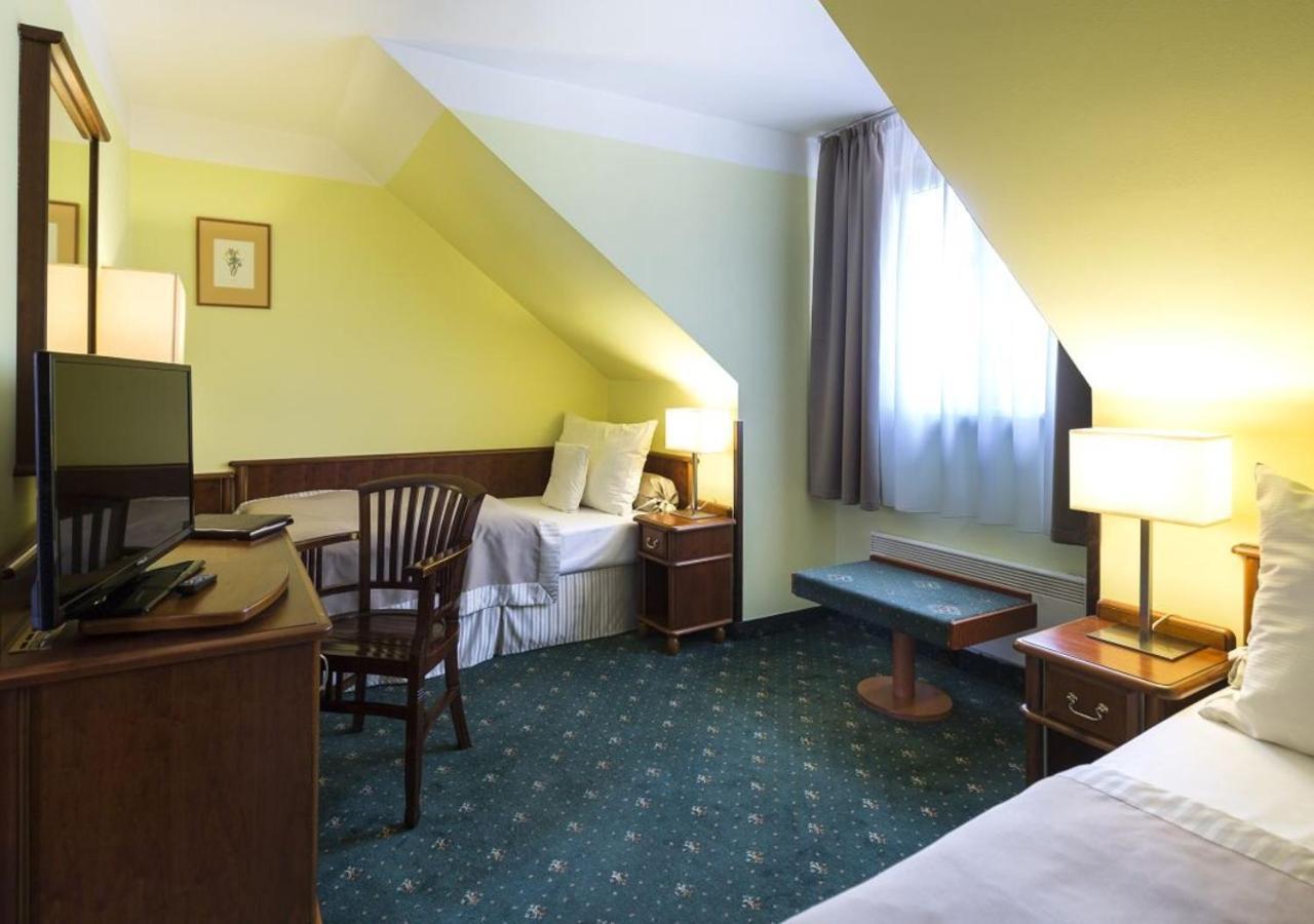 Hotel Selsky Dvur - Bohemian Village Courtyard Praga Exterior foto